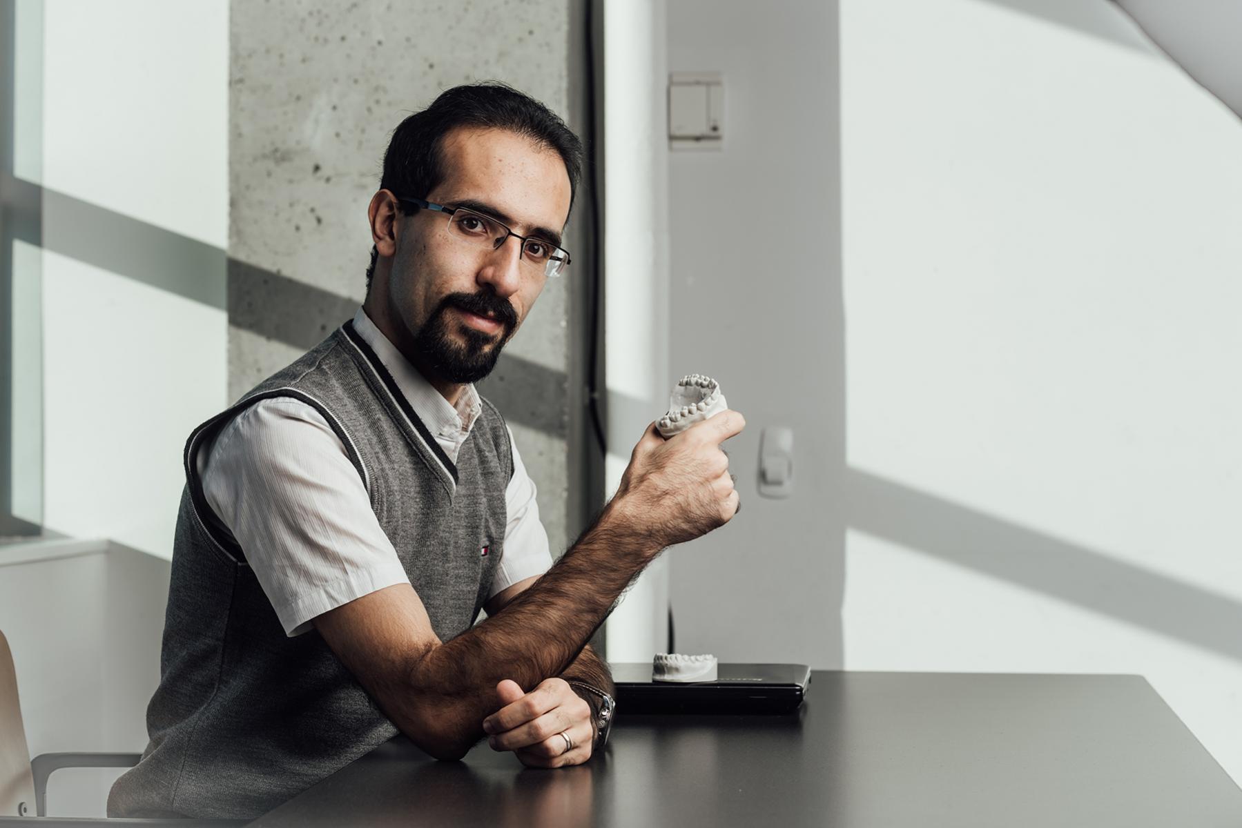 Amir Abdi, recipient of the NSERC Gilles Brassard Doctoral Prize for Interdisciplinary Research. Photo Credit: Martin Lipman / NSERC  