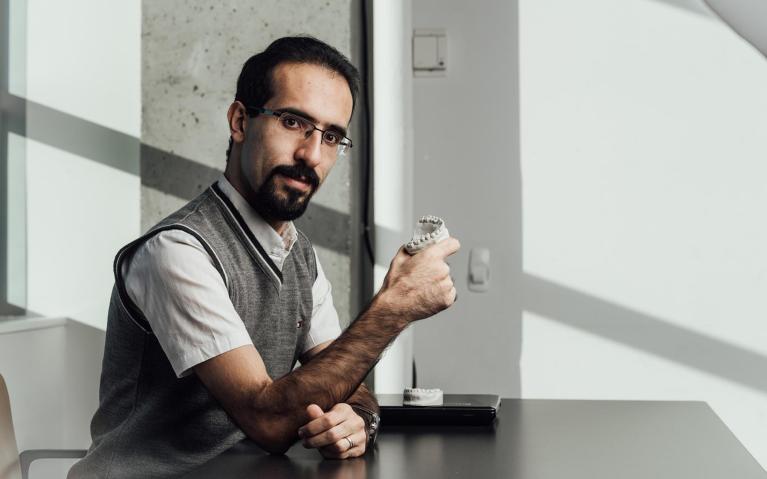 Amir Abdi, recipient of the NSERC Gilles Brassard Doctoral Prize for Interdisciplinary Research. Photo Credit: Martin Lipman / NSERC  